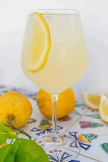 Limoncello Spritz